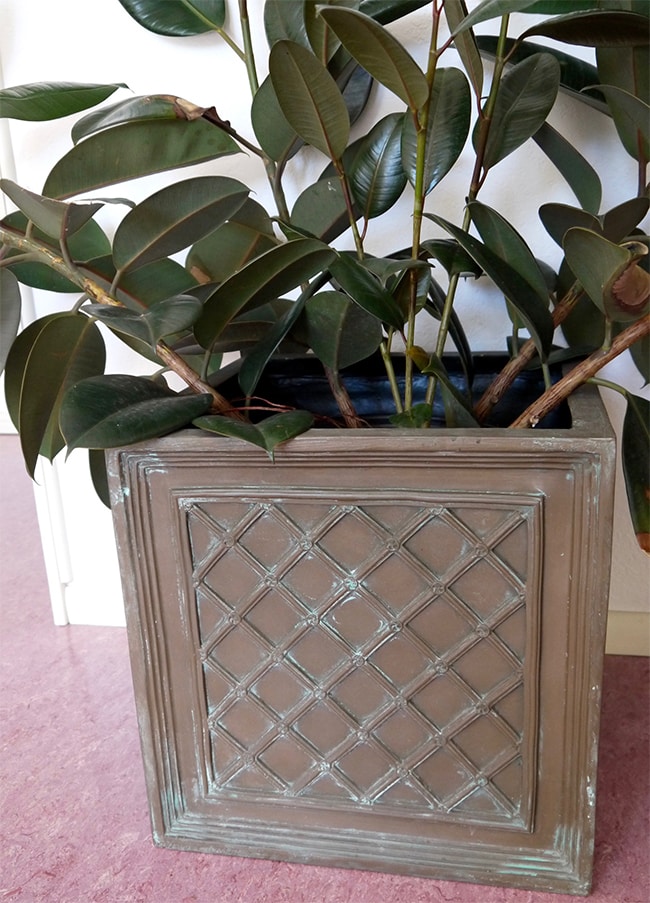 Here's the decorative pot before painting