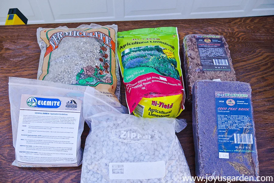 Six ingredients to make your own succulent and cactus mix.